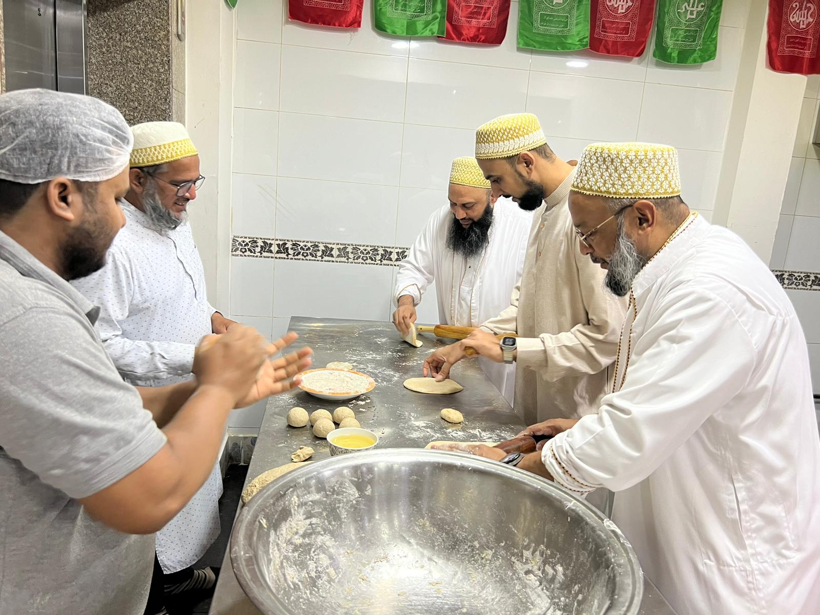 Mumineen Marado Participate in Mohabbat ni Roti Amal Worldwide